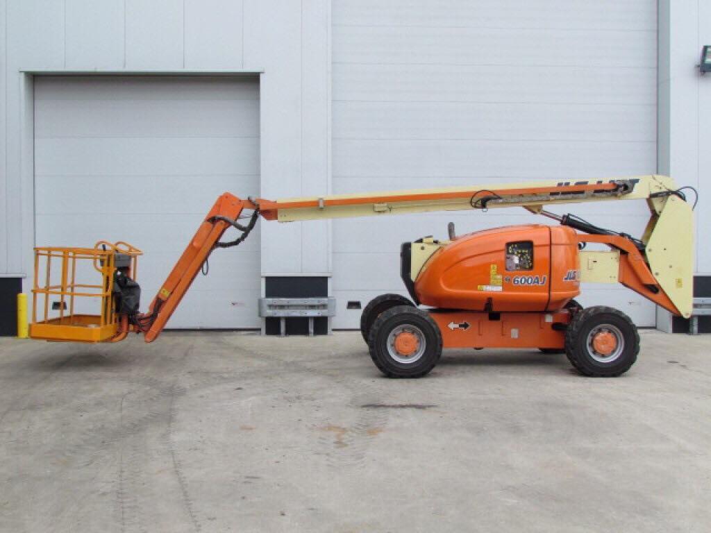 Cho thuê xe nâng người Bình Dương giá rẻ